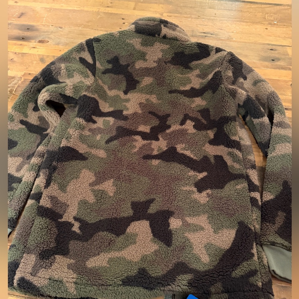 Columbia Camo Fleece. Youth Large. NWT! - Picture 4 of 4